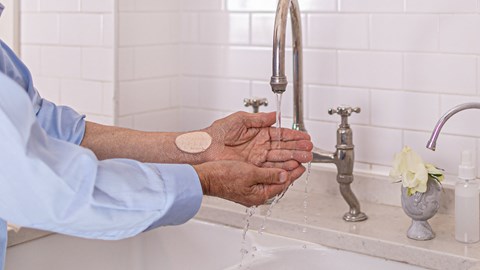 mepilex border flex on patient while washing hands
