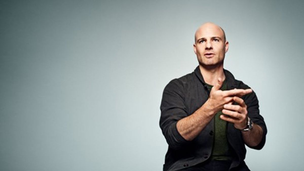  David Revez, Neurosurgeon uses Mölnlycke Health care double-gloves