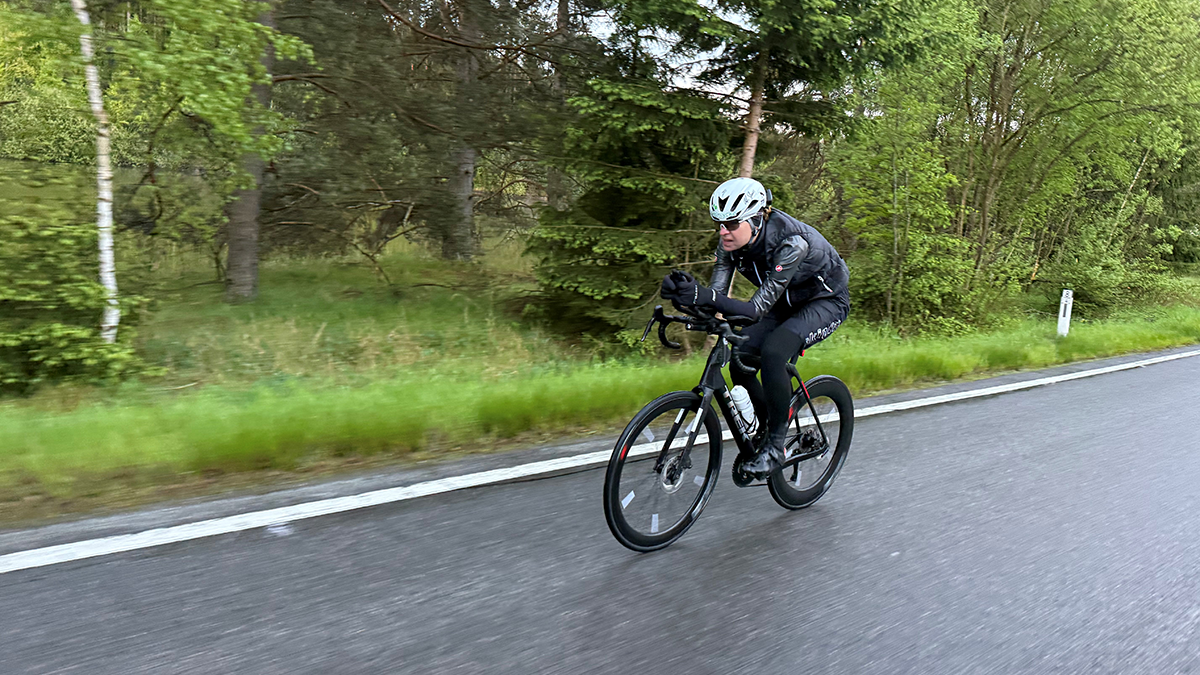 Angelika Kuhn beim Radfahren